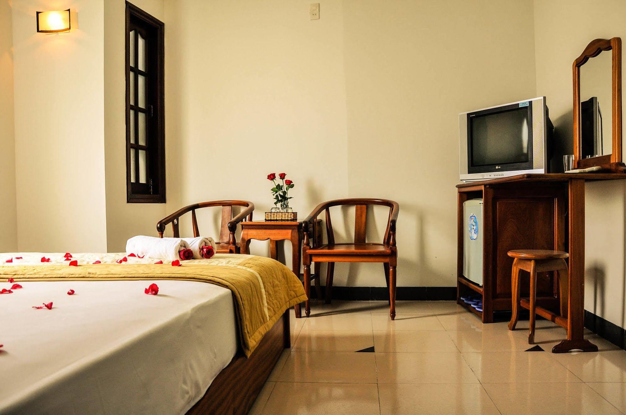 Minh Cat Hotel Нячанг Экстерьер фото